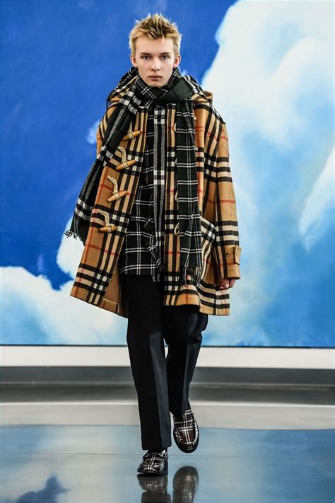 กระเป า burberry 2018|84 Looks From Burberry Fall 2018 LFW Show .